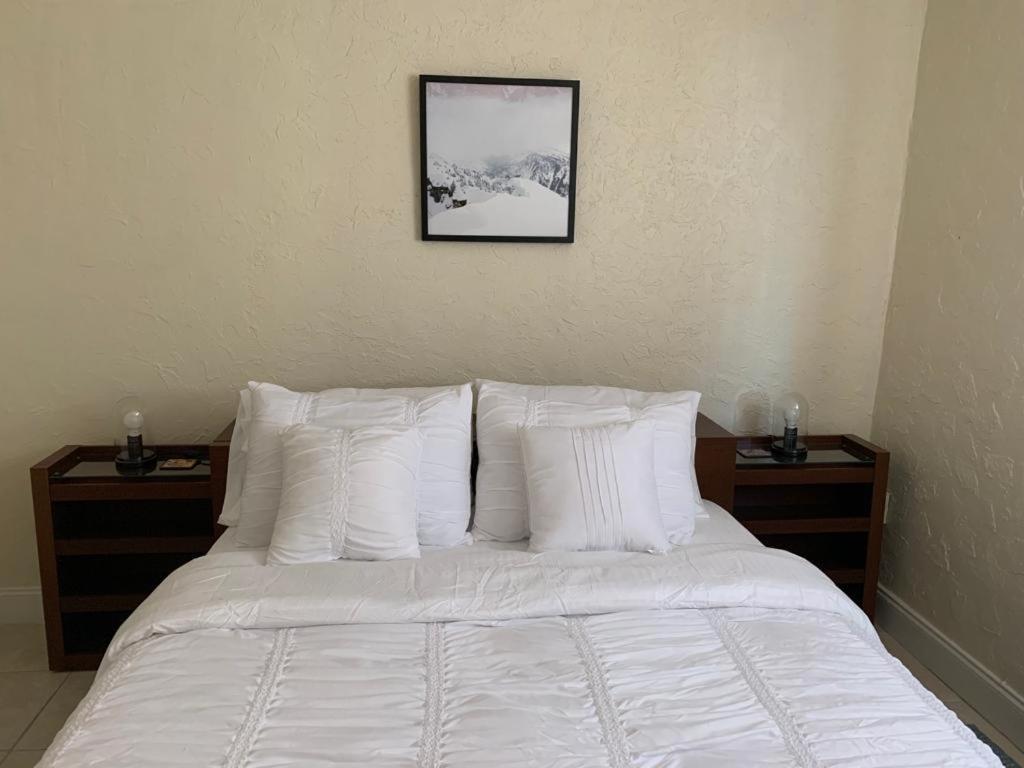 Cozy Private Room, Near The Airport - Free Parking - 01 Miami Exterior photo
